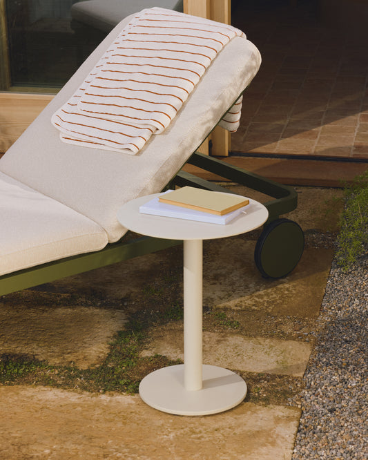 Table auxiliaire Asinara en aluminium écru Ø 40 cm