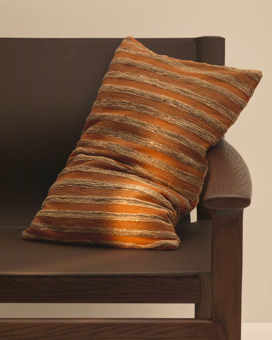 Housse de coussin Dorevi en soie mélangée jacquard à rayures orange 40 x 60 cm