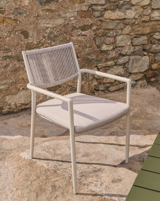 Chaise empilable d’extérieur Argasi en aluminium écru et corde synthétique grise