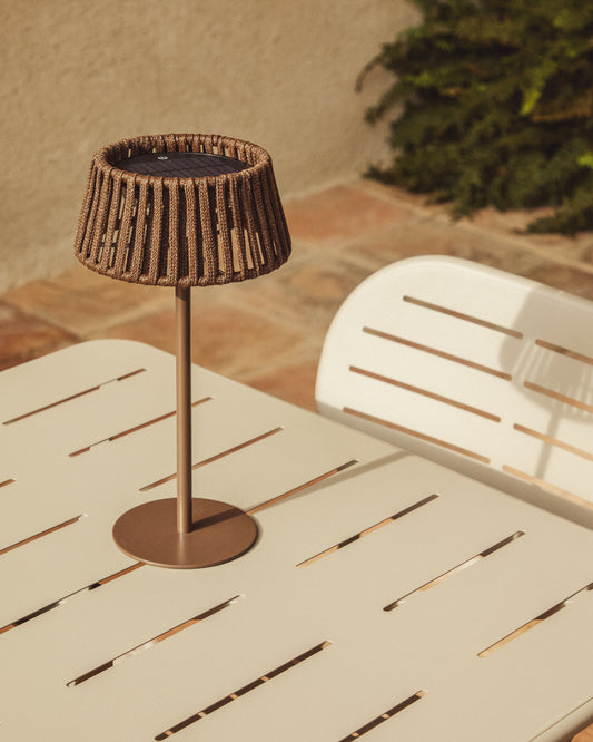 Lampe de table solaire d’extérieur Aldet en corde plate et pied en métal marron