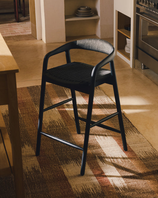 Tabouret Derile en bois de chêne avec finition noire et corde en papier noire FSC Mix Credit 65 cm