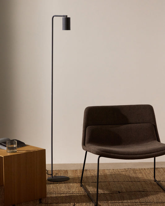 Lampadaire Manie en métal avec finition effet fonte noire