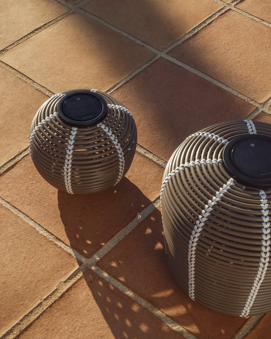 Garoina outdoor solar LED table lamp in taupe synthetic rattan Ø25cm