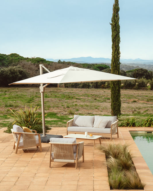 Ensemble d’extérieur Sirte avec canapé 3 places, 2 fauteuils et table en aluminium avec finition effet bois et coussins écrus