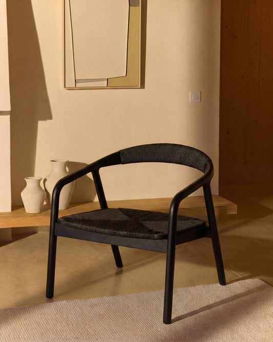 Fauteuil Derile en bois massif de chêne avec finition noire et corde en papier noire FSC Mix Credit