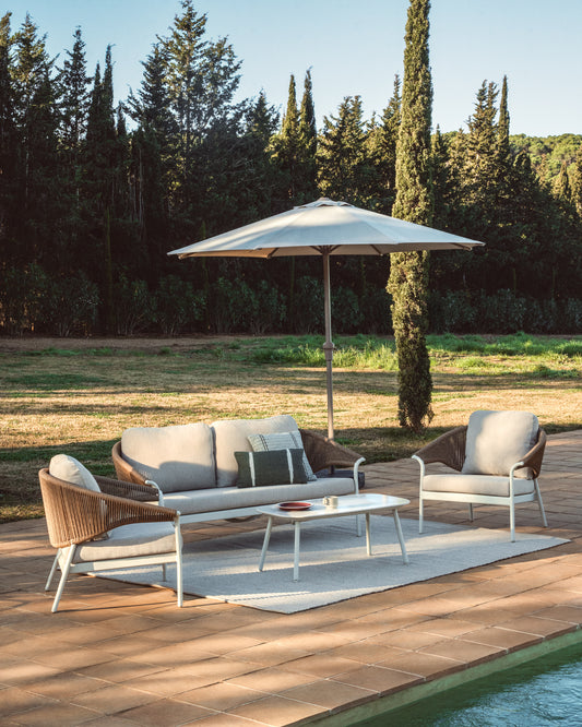 Ensemble Zuara : canapé 3 places, 2 fauteuils et table d’extérieur en aluminium écru et corde synthétique marron