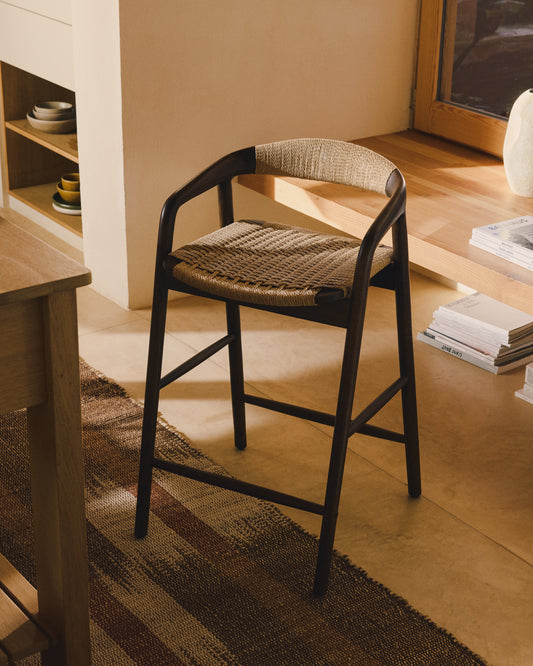 Tabouret Derile en bois de chêne avec finition noyer et corde en papier beige FSC Mix Credit 65 cm