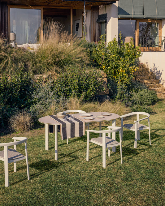 Ensemble Erice de 6 chaises empilables en aluminium et corde et d’une table en aluminium et verre trempé écru 230 x 100 cm