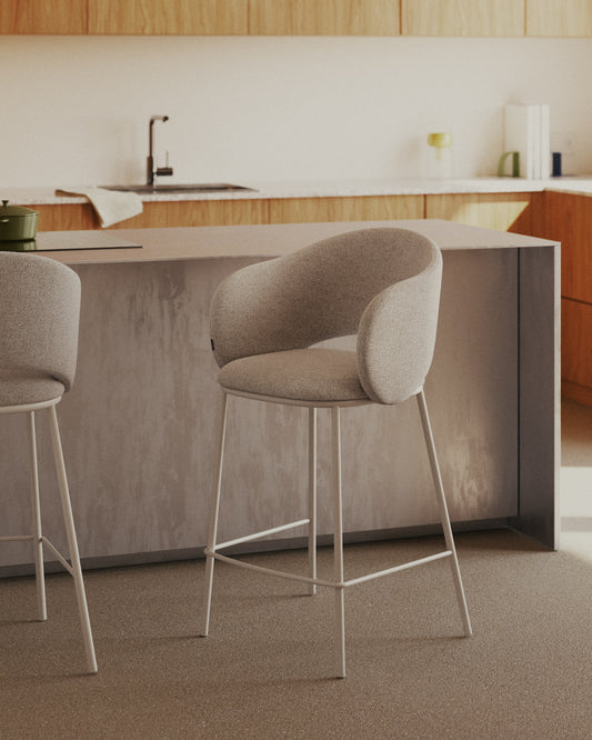 Tabouret Maina en tissu chenille beige et pieds en acier beige FSC Mix Credit 65 cm