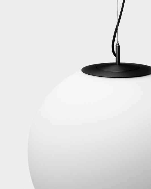 Brisia metal ceiling lamp with black finish and 1 frosted glass ball Ø50cm