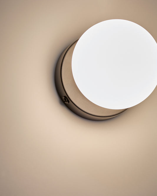 Applique murale Brisia en métal finition noire avec 1 boule en verre dépoli Ø8 cm