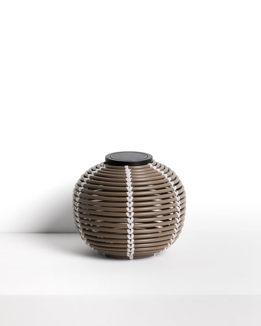 Lampe de table solaire d’extérieur Garoina LED en rotin synthétique taupe Ø 25 cm