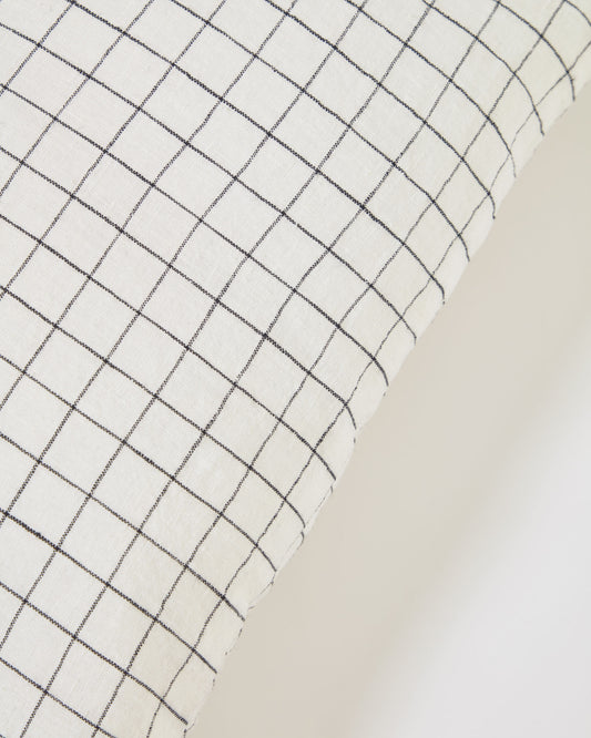 Housse de coussin Maialen 100% lin carreaux blancs et rayures noires 45 x 45cm