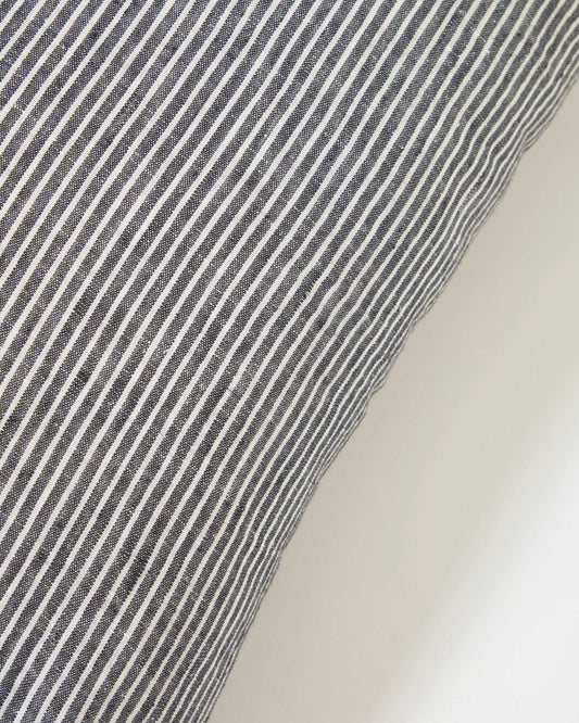 Housse de coussin Marena 100% lin rayures noir et blanc 45 x 45cm