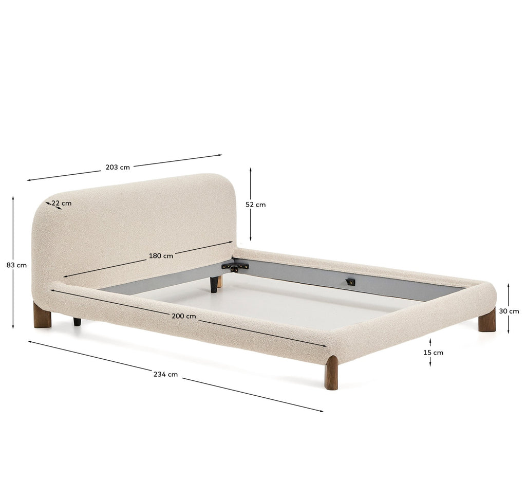 Lit déhoussable Odina en tissu bouclette écrue et pieds en bois de frêne avec finition ton noyer pour matelas de 180 x 200 cm