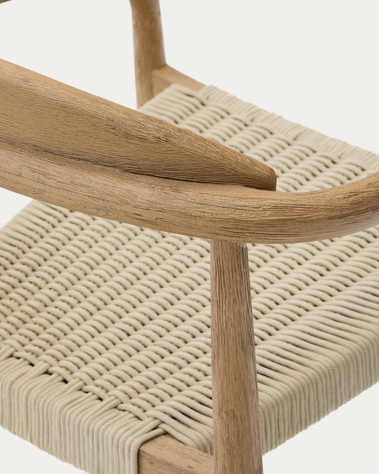 Ensemble table Aiguablava en ciment beige Ø 120 cm et 4 chaises Nina en bois d’acacia FSC 100 % et corde écrue