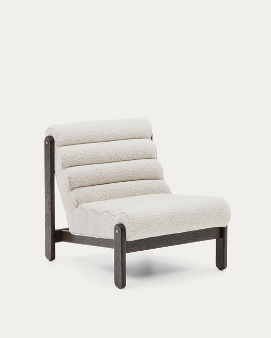 Fauteuil Magira à bouclette blanc et en bois de chêne avec finition foncée