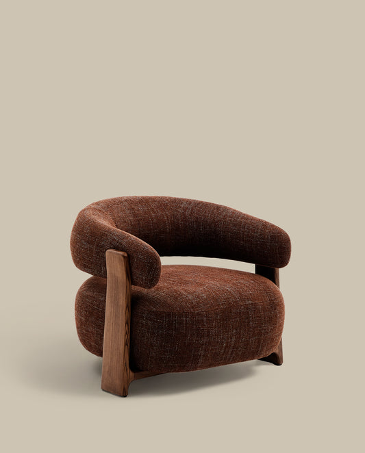 Fauteuil Granite en tissu chenille marron et pieds en bois de frêne finition noyer FSC 100 %