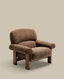 Fauteuil Nema en tissu bouclette taupe et pieds en bois de frêne finition noyer FSC 100%