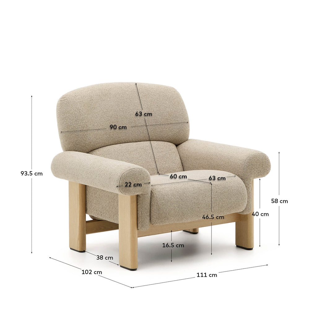 Fauteuil Nema en tissu chenille beige et pieds en bois de frêne finition naturelle FSC 100%