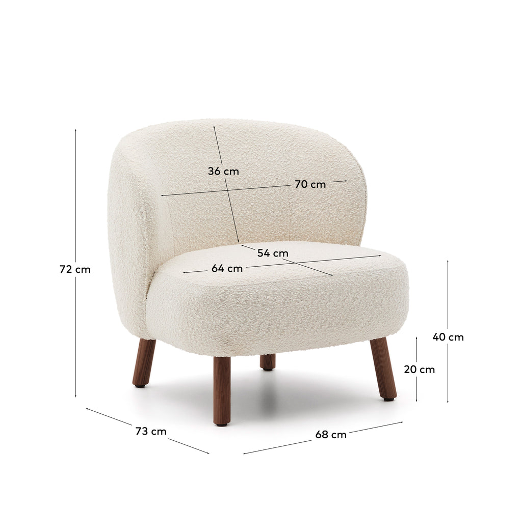 Fauteuil Ulit en bouclette blanche et pieds en bois de frêne finition ton noyer