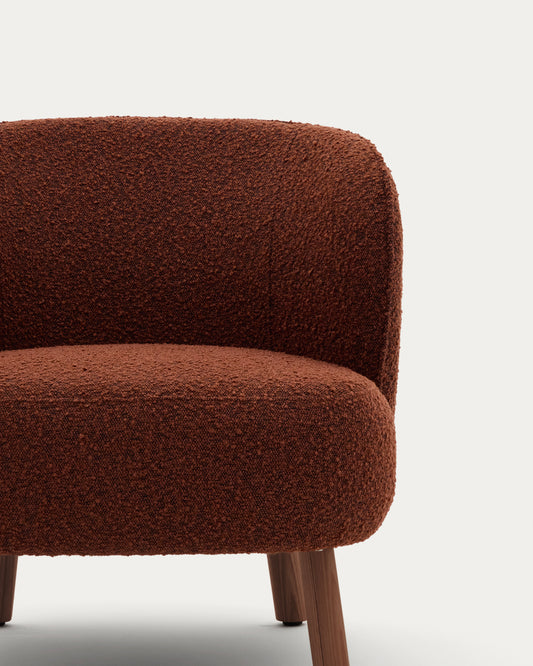 Fauteuil Ulit en bouclette terracotta et pieds en bois de frêne finition ton noyer
