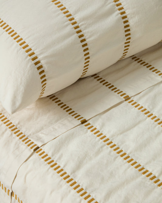 Ensemble Lidala de 2 housses de coussin 100 % coton jacquard rayures moutarde 50 x 50 cm
