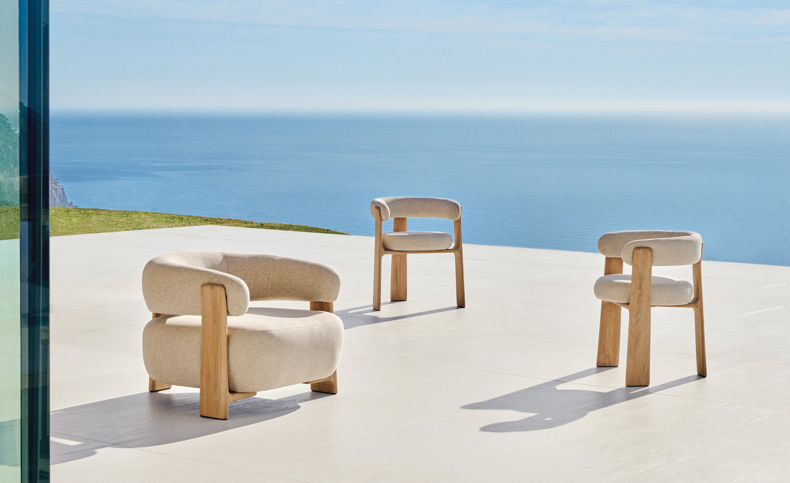 Chaise d’extérieur Granite 3 pieds beige avec pieds en bois de teck massif finition ton naturel FSC 100 %